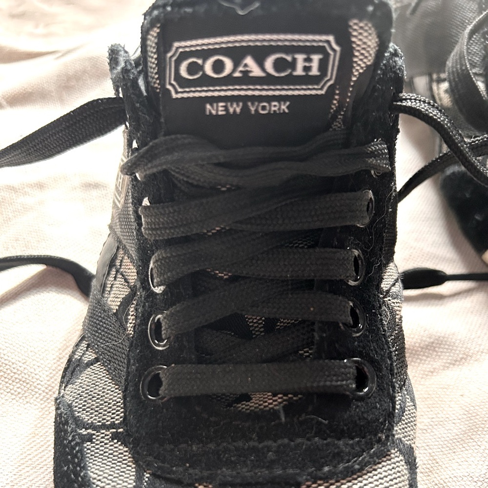 Coach Yolanda Size 6 Sneakers